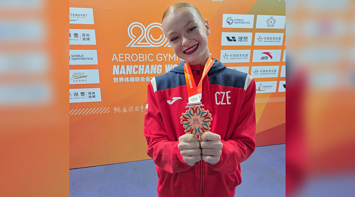 Český gymnastický aerobik zaznamenal mimořádný mezinárodní úspěch na závodech Světového poháru v čínském Nan-changu, které se konaly od 26. do 29. června 2026.   Největšího úspěchu dosáhla reprezentantka Sabina Juránková, která vybojovala bronzovou