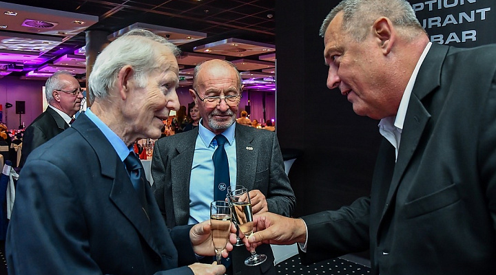 S hlubokým zármutkem jsme přijali zprávu o úmrtí Pavla Duse, dlouholetého mezinárodního rozhodčího a výrazné osobnosti české mužské sportovní gymnastiky.    Svou odborností, zkušenostmi i lidským přístupem zanechal nesmazatelnou stopu v české